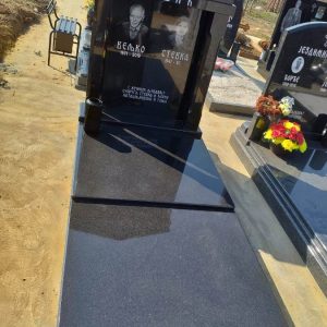 Nadgrobni spomenici, kapiteli, kamenorezac Bane-8 Nadgrobni spomenici, kapiteli, kamenorezac Bane-8