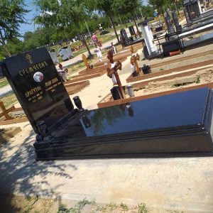 Nadgrobni spomenici, kamenorezac Bane-100