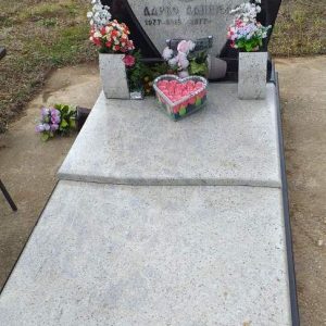 Nadgrobni spomenici, kamenorezac Bane-12