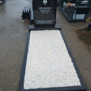 Nadgrobni spomenici, kamenorezac Bane-16