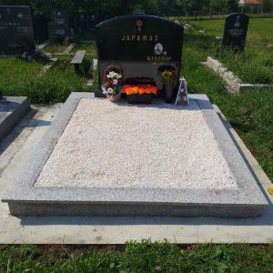 Nadgrobni spomenici, kamenorezac Bane-18