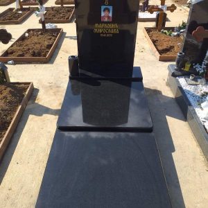 Nadgrobni spomenici, kamenorezac Bane-21