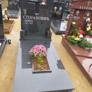 Nadgrobni spomenici, kamenorezac Bane-24