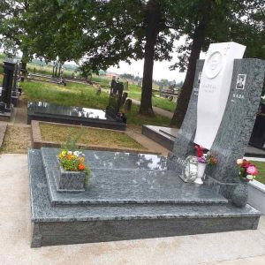 Nadgrobni spomenici, kamenorezac Bane-28