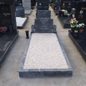 Nadgrobni spomenici, kamenorezac Bane-29