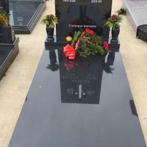 Nadgrobni spomenici, kamenorezac Bane-3