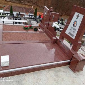 Nadgrobni spomenici, kamenorezac Bane-31