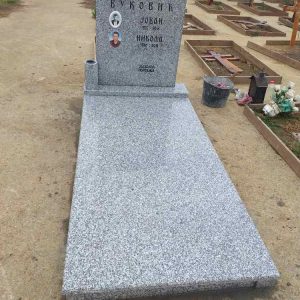 Nadgrobni spomenici, kamenorezac Bane-34