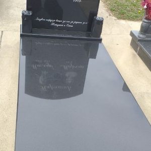 Nadgrobni spomenici, kamenorezac Bane-36