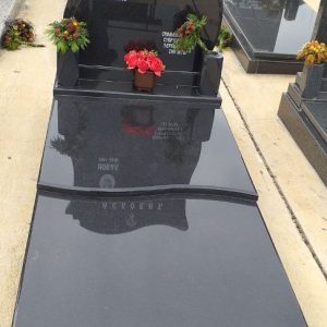 Nadgrobni spomenici, kamenorezac Bane-40