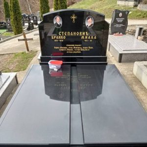 Nadgrobni spomenici, kamenorezac Bane-41