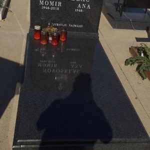 Nadgrobni spomenici, kamenorezac Bane-43