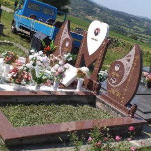 Nadgrobni spomenici, kamenorezac Bane-44