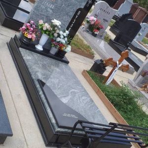 Nadgrobni spomenici, kamenorezac Bane-5