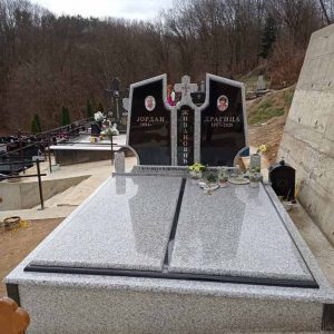 Nadgrobni spomenici, kamenorezac Bane-52