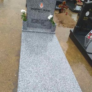 Nadgrobni spomenici, kamenorezac Bane-53