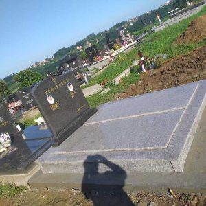 Nadgrobni spomenici, kamenorezac Bane-60