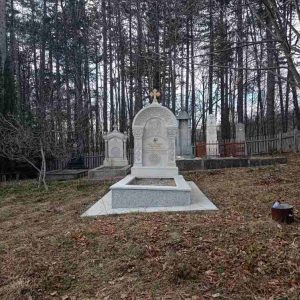 Nadgrobni spomenici, kamenorezac Bane-65