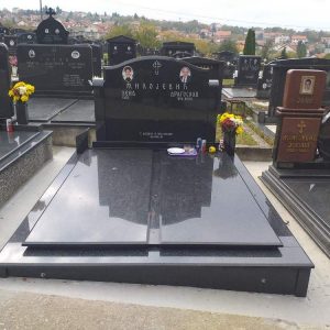 Nadgrobni spomenici, kamenorezac Bane-7