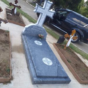 Nadgrobni spomenici, kamenorezac Bane-72