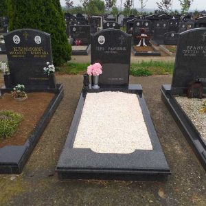 Nadgrobni spomenici, kamenorezac Bane-74