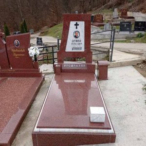 Nadgrobni spomenici, kamenorezac Bane-75