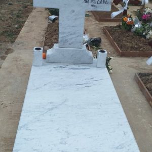 Nadgrobni spomenici, kamenorezac Bane-77