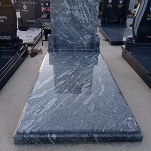 Nadgrobni spomenici, kamenorezac Bane-78