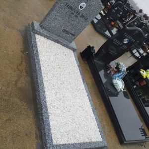 Nadgrobni spomenici, kamenorezac Bane-79