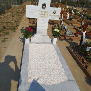 Nadgrobni spomenici, kamenorezac Bane-80