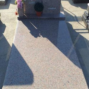 Nadgrobni spomenici, kamenorezac Bane-82