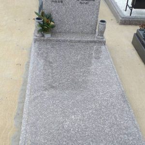 Nadgrobni spomenici, kamenorezac Bane-83