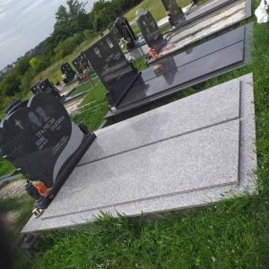 Nadgrobni spomenici, kamenorezac Bane-92