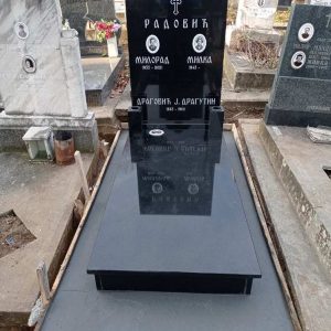 Nadgrobni spomenici, kamenorezac Bane-94