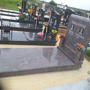 Nadgrobni spomenici, kamenorezac Bane-95