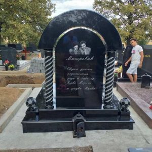 Nadgrobni spomenici, kapiteli, kamenorezac Bane-2 Nadgrobni spomenici, kapiteli, kamenorezac Bane-2