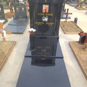 Nadgrobni spomenici, kapiteli, kamenorezac Bane-21 Nadgrobni spomenici, kapiteli, kamenorezac Bane-21