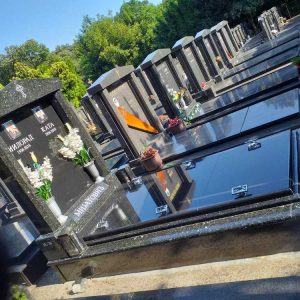 Nadgrobni spomenici, kapiteli, kamenorezac Bane Nadgrobni spomenici, kapiteli, kamenorezac Bane