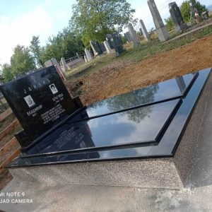 Nadgrobni spomenici, kamenorezac Bane-25