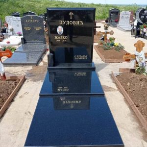 Nadgrobni spomenici, kamenorezac Bane-36