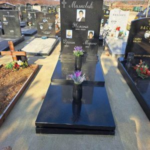 Nadgrobni spomenici, kamenorezac Bane-4