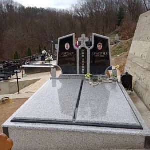 Nadgrobni spomenici, kamenorezac Bane-43