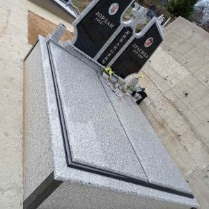 Nadgrobni spomenici, kamenorezac Bane-44